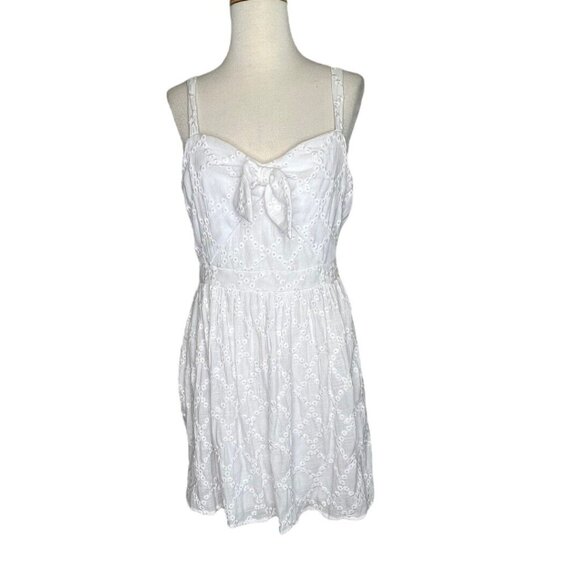 Love, Nickie Lew Eyelet Strappy Cami Mini Dress Sz M White Lined Sweetheart NWT - Picture 2 of 10